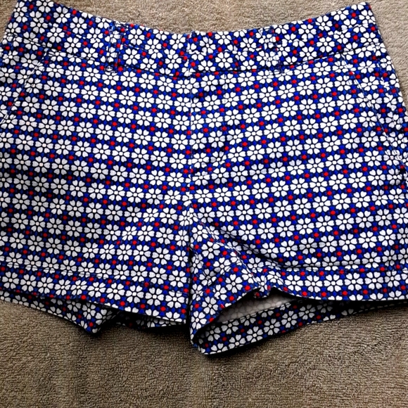 GAP Pants - GAP size 2 shorts flower print